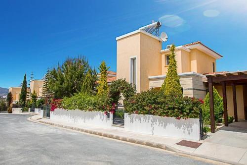 Villa In Latchi Sleeps 7 With Pool Air Con And Wifi