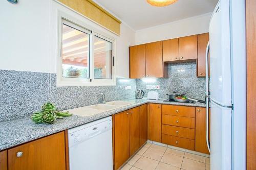 Villa In Latchi Sleeps 7 With Pool Air Con And Wifi