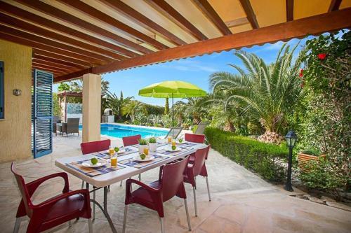 Villa In Latchi Sleeps 7 With Pool Air Con And Wifi