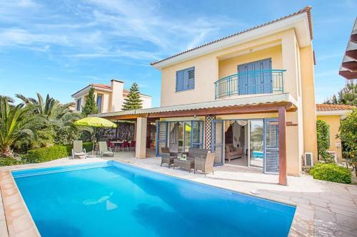 Villa In Latchi Sleeps 7 With Pool Air Con And Wifi