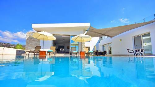 Modern Luxury Villa With Private Pool