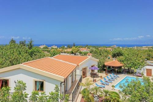 Neo Chorio Villa Sleeps 6 With Pool Air Con And Wifi