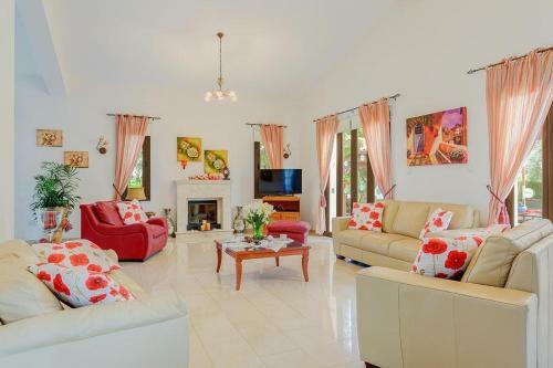 Neo Chorio Villa Sleeps 6 With Pool Air Con And Wifi