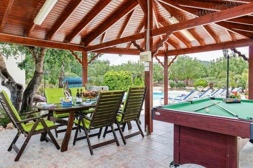 Neo Chorio Villa Sleeps 6 With Pool Air Con And Wifi