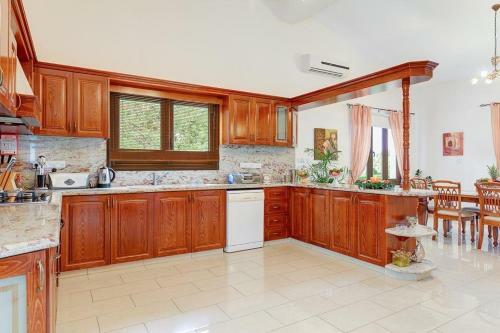 Neo Chorio Villa Sleeps 6 With Pool Air Con And Wifi