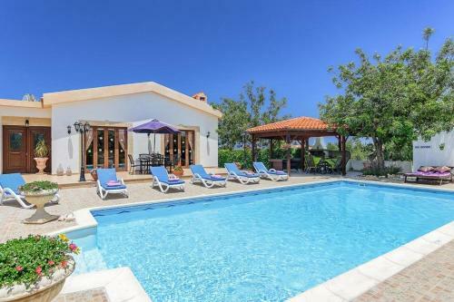 Neo Chorio Villa Sleeps 6 With Pool Air Con And Wifi