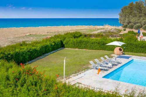 Mavroli Villa Sleeps 6 With Pool Air Con And Wifi