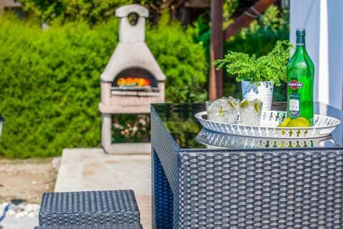 Mavroli Villa Sleeps 6 With Pool Air Con And Wifi