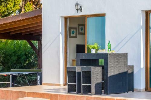 Mavroli Villa Sleeps 6 With Pool Air Con And Wifi