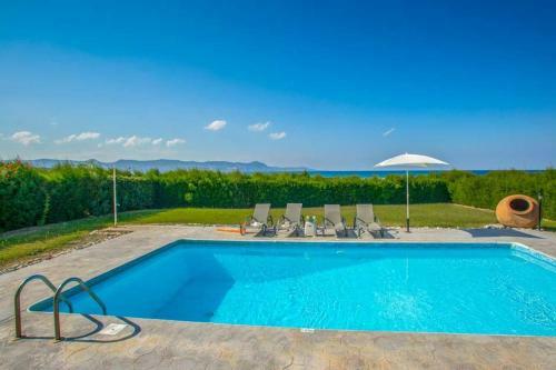 Mavroli Villa Sleeps 6 With Pool Air Con And Wifi