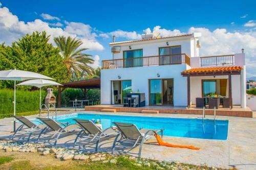 Mavroli Villa Sleeps 6 With Pool Air Con And Wifi