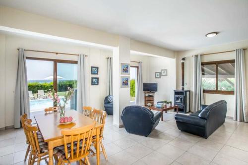 Mavroli Villa Sleeps 6 With Pool Air Con And Wifi