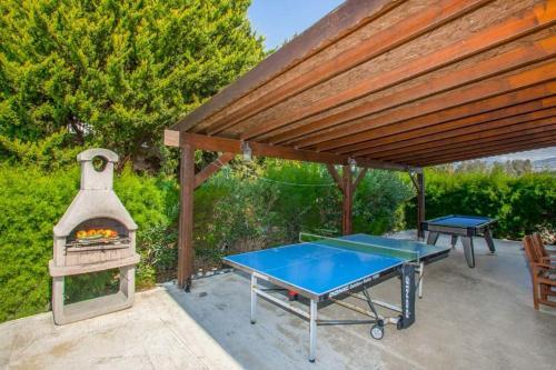 Mavroli Villa Sleeps 6 With Pool Air Con And Wifi