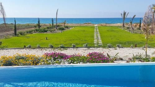Villa In Mavroli Sleeps 8 With Pool And Air Con