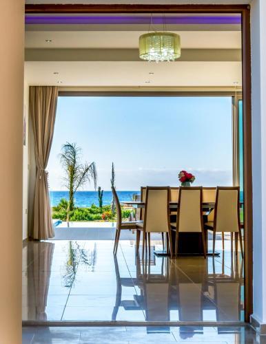 Villa In Mavroli Sleeps 8 With Pool And Air Con