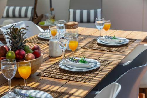 Paralimni Villa Sleeps 6 With Air Con