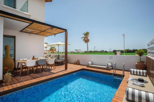 Paralimni Villa Sleeps 6 With Air Con