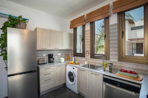 Paralimni Villa Sleeps 6 With Air Con