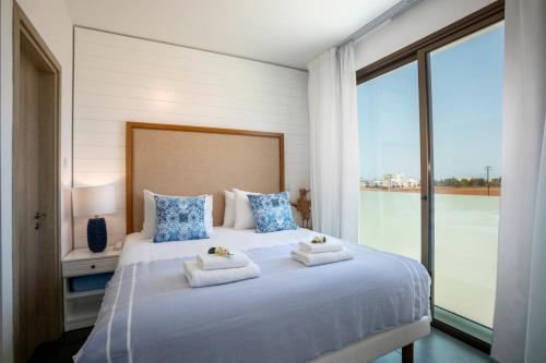 Paralimni Villa Sleeps 6 With Air Con