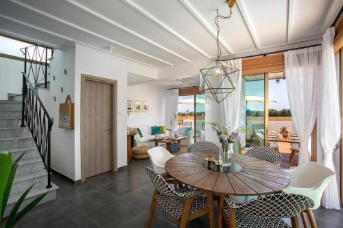 Paralimni Villa Sleeps 6 With Air Con