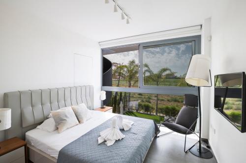 Villa In Paralimni Sleeps 6 Includes Swimming Pool And Air Con 2