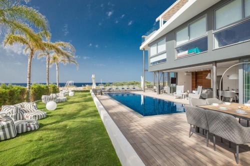 Villa In Paralimni Sleeps 6 Includes Swimming Pool And Air Con 2