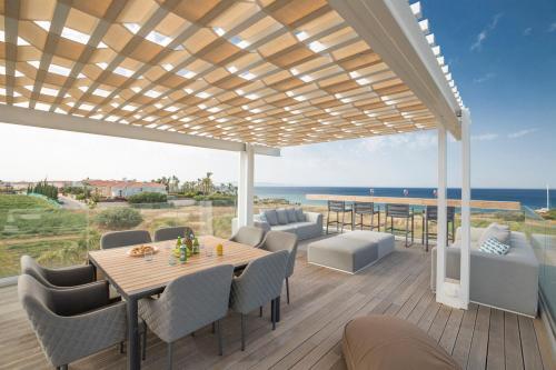 Villa In Paralimni Sleeps 6 Includes Swimming Pool And Air Con 2