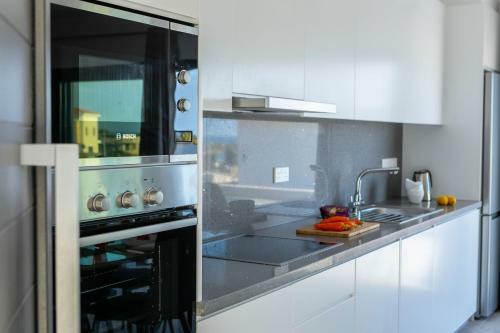 Villa Marlene, Walking Distance To Coral Beach!