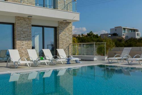 Villa Andromeda, Sea Caves