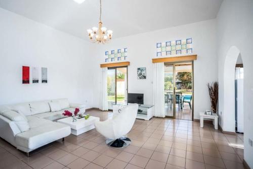 Pegeia Villa Sleeps 6 With Pool Air Con And Wifi