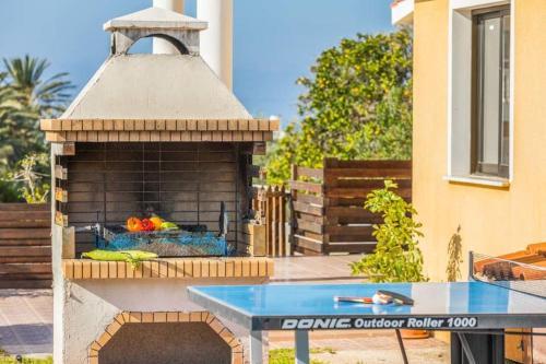 Pegeia Villa Sleeps 6 With Pool Air Con And Wifi
