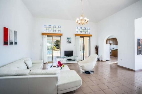 Pegeia Villa Sleeps 6 With Pool Air Con And Wifi