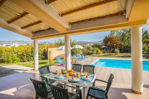 Pegeia Villa Sleeps 6 With Pool Air Con And Wifi