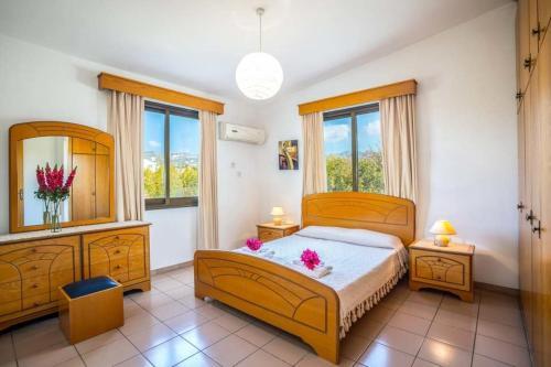 Pegeia Villa Sleeps 6 With Pool Air Con And Wifi