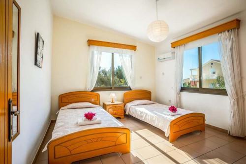 Pegeia Villa Sleeps 6 With Pool Air Con And Wifi