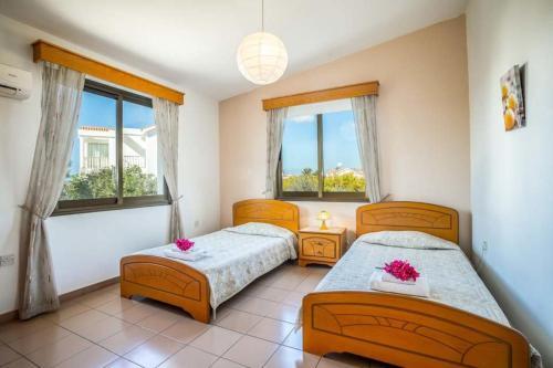 Pegeia Villa Sleeps 6 With Pool Air Con And Wifi