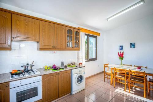 Pegeia Villa Sleeps 6 With Pool Air Con And Wifi