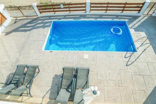Villa In Pegeia Sleeps 6 With Pool And Air Con