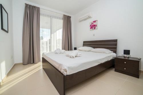 Villa In Pegeia Sleeps 6 Includes Swimming Pool And Air Con 1