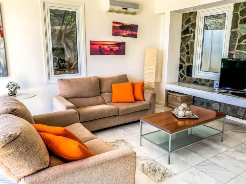 Villa In Pissouri Sleeps 6 With Pool And Air Con