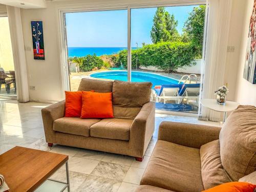 Villa In Pissouri Sleeps 6 With Pool And Air Con