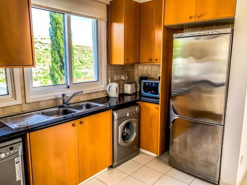 Villa In Pissouri Sleeps 6 With Pool And Air Con