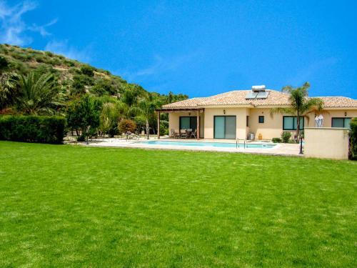 Villa In Pissouri Sleeps 6 Includes Swimming Pool And Air Con