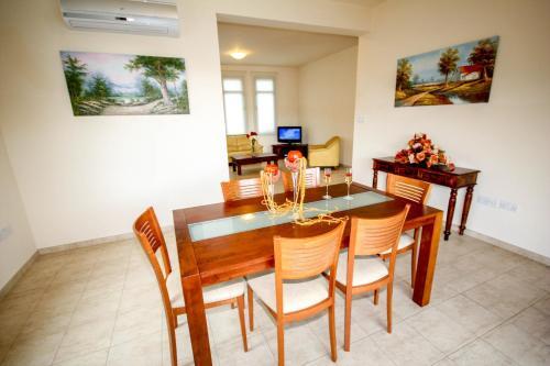 Villa In Pissouri Sleeps 6 Includes Swimming Pool And Air Con