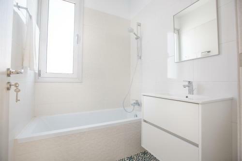 Paralimni Villa Sleeps 6 With Pool