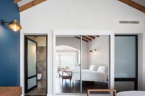 Gillham Vineyard Hotel