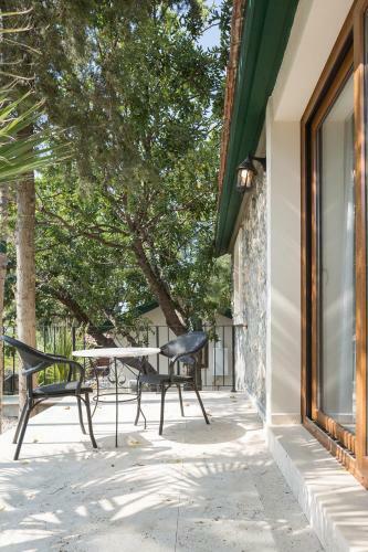 Gillham Vineyard Hotel