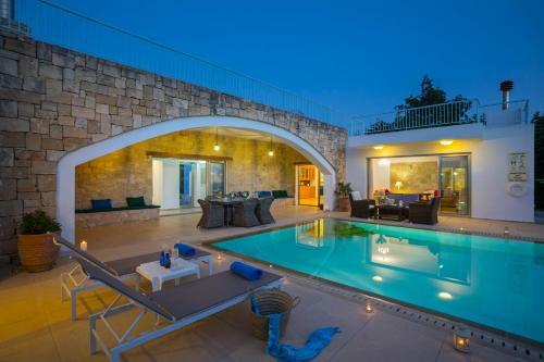 Giolou Villa Sleeps 6 With Pool Air Con And Wifi