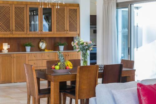 Giolou Villa Sleeps 6 With Pool Air Con And Wifi