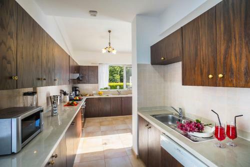 Giolou Villa Sleeps 6 With Pool Air Con And Wifi